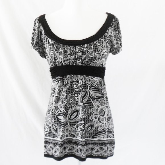 Trixxi Black & White Tie Back Top - Picture 6 of 10